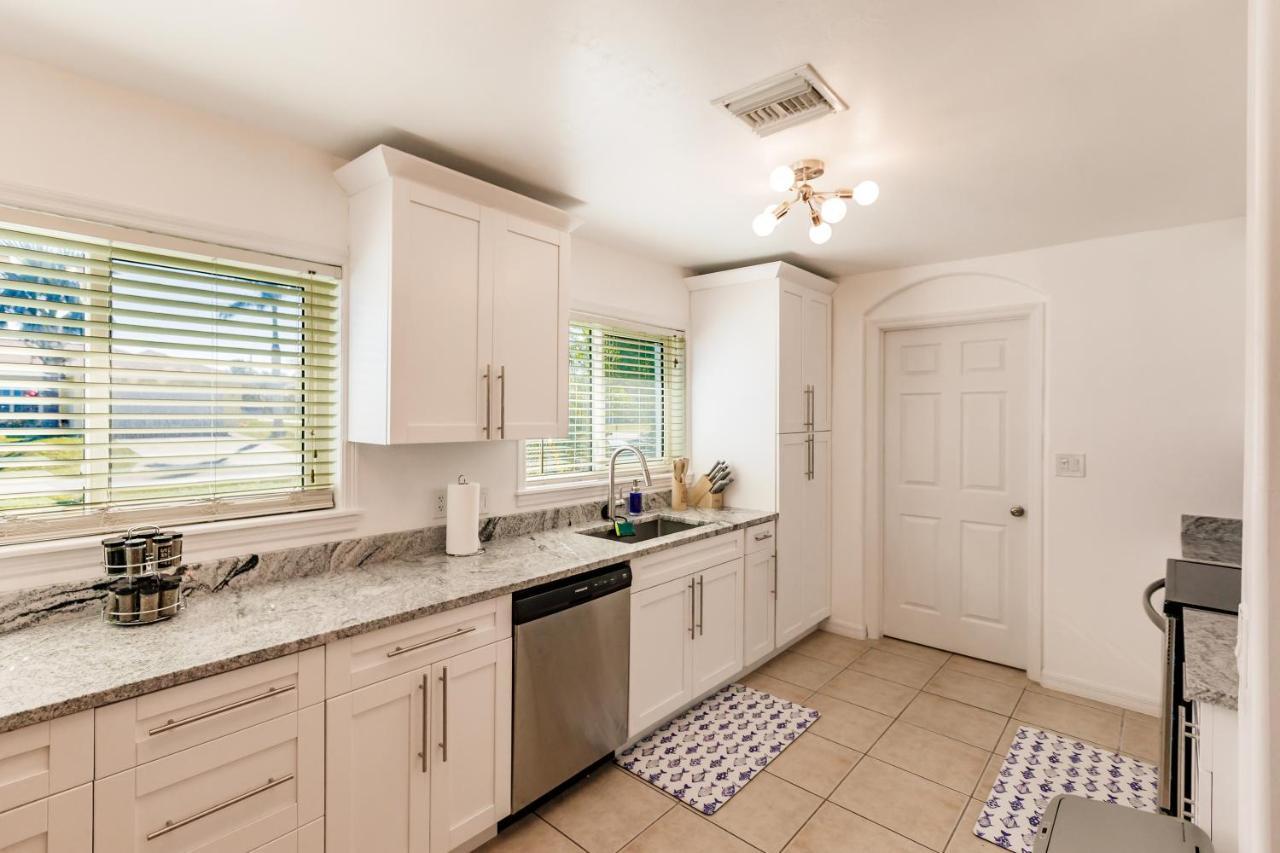 New! Dock Canal Family Home W/Pool & Gulf Access! North Fort Myers Zewnętrze zdjęcie